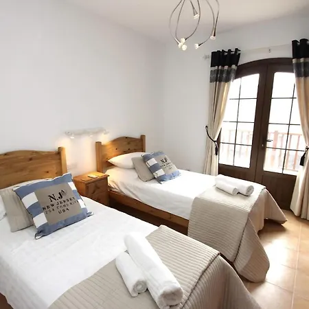 Oceano Once - Beautiful 5 Bedroom Private Pool And Hot Tub * Playa Blanca (Lanzarote)