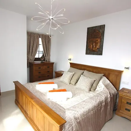 Villa Oceano Once - Beautiful 5 Bedroom Private Pool And Hot Tub Playa Blanca (Lanzarote)