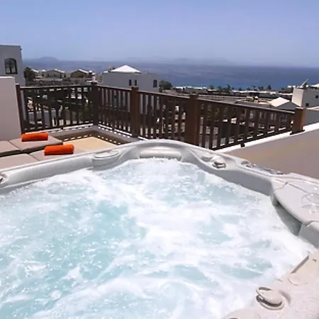 Villa Oceano Once - Beautiful 5 Bedroom Private Pool And Hot Tub Playa Blanca (Lanzarote)