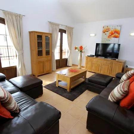 Oceano Once - Beautiful 5 Bedroom Private Pool And Hot Tub Villa Playa Blanca (Lanzarote)