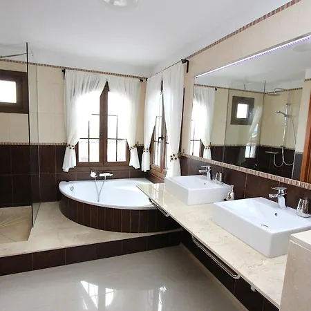 Elegant Oceano Once - Beautiful 5 Bedrooms Private Pool فيلة